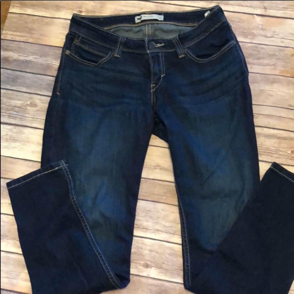 EUC Levi’s Bold Curve Jeans